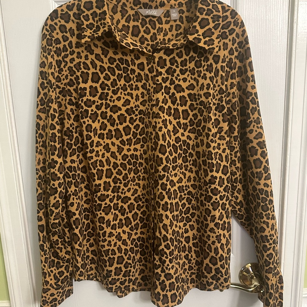 Motto Leopard Print Blouse